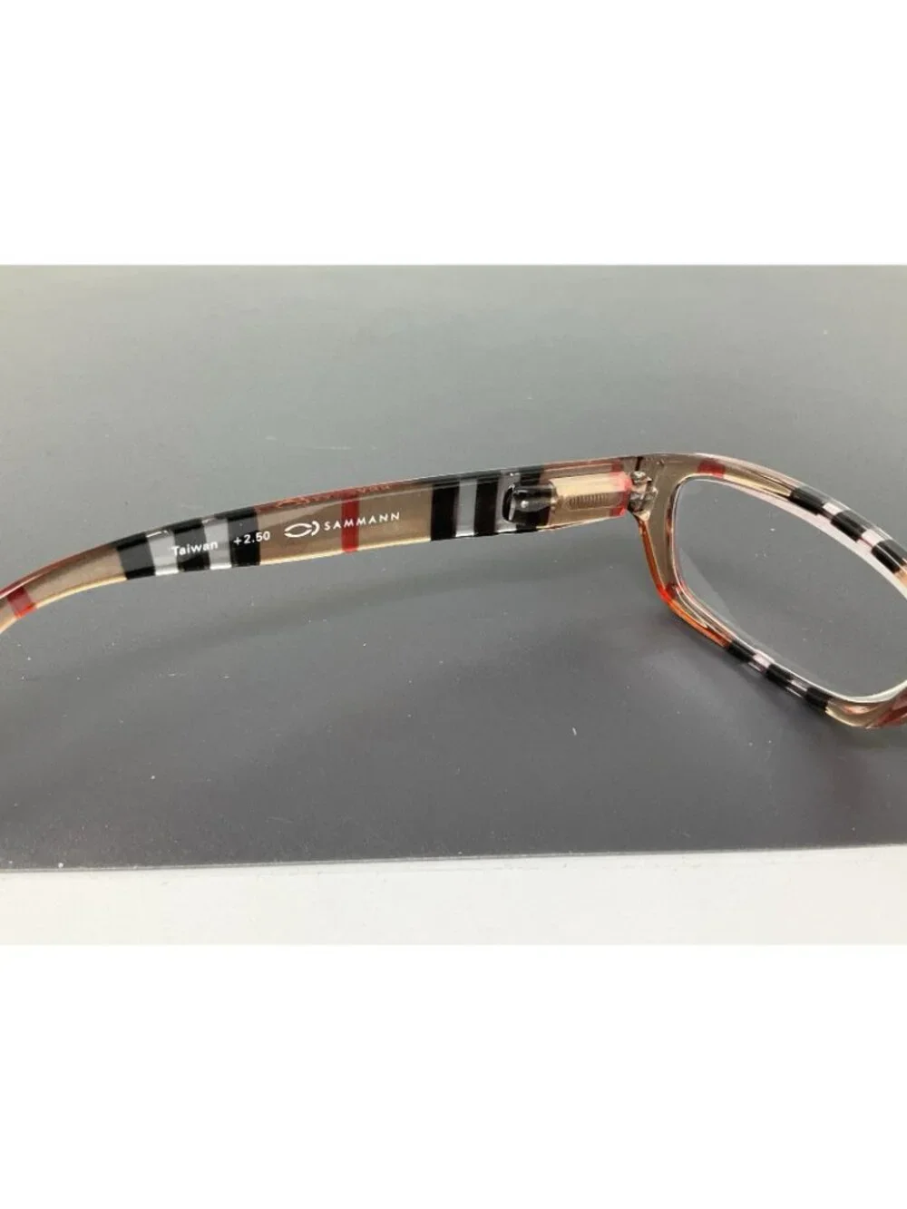 Peepers 149 Readers + 2.50 Rown Stripes  Reading Glasses